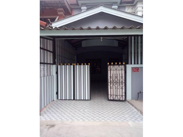 บ้านทาวเฮ้าส์ 2ขั้น 2ห้องนอน 2ห้องน้ำ ซอยพระยาสุเรนทร์30