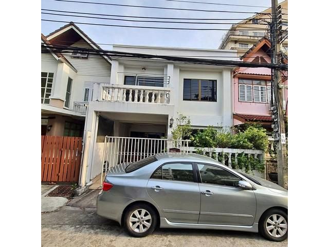 ให้เช่าทาวน์เฮ้าส์ 2 ชั้น หมู่บ้านวัฒนา ซ.สาธุประดิษฐ์ 15