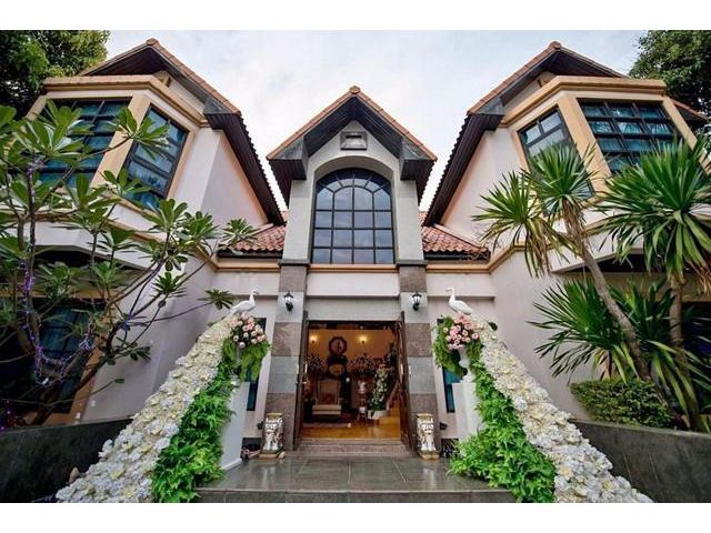 ขายบ้านเดี่ยว 3 ชั้น ซอยลาดพร้าว 43 มีสวนร่มรื่น ใกล้รถไฟฟ้าสายสี