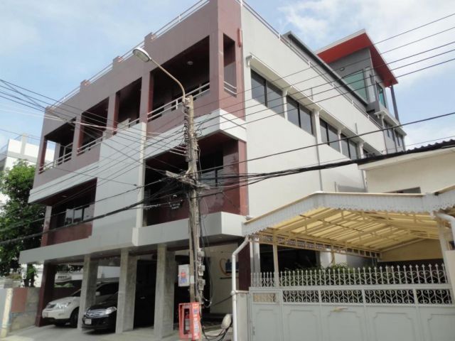 ขายตึกสำนักงานอออฟฟิศ 5 ชั้น พร้อมลิฟต์แก้ว รัชดาภิเษกซอย 3