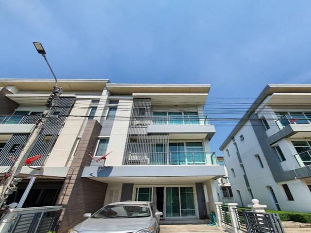 ให้เช่าทาวน์โฮม 3 ชั้น โครงการ ทาวน์ อเวนิว ศรีนครินทร์-อ่อนนุช