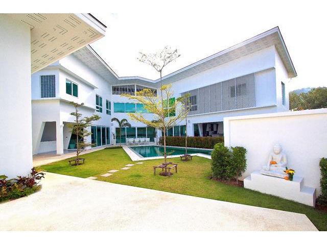 Modern 253 sqm Pool Villa For Sale in Phuket