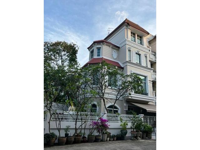 ให้เช่าทาวน์โฮม4ชั้นย่านจตุจักร รัชวิภา บ้านกลางเมืองเดอะปารีส รั