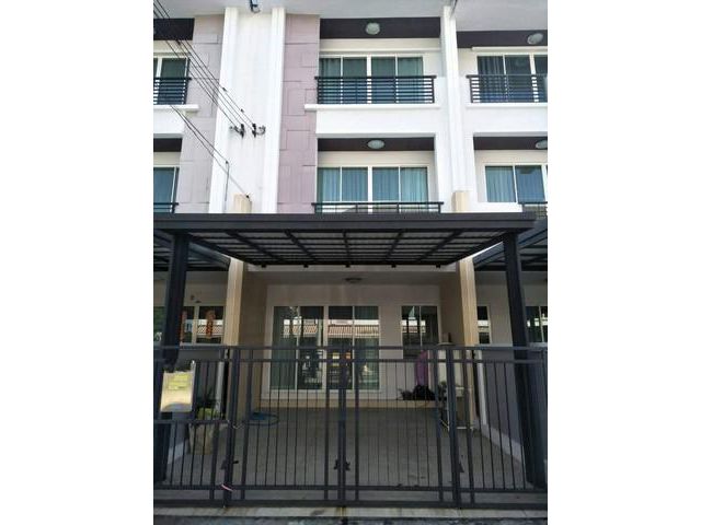ให้เช่าทาวน์โฮมบ้านกลางเมือง เอสเซ้นส์ อ่อนนุช – วงแหวน