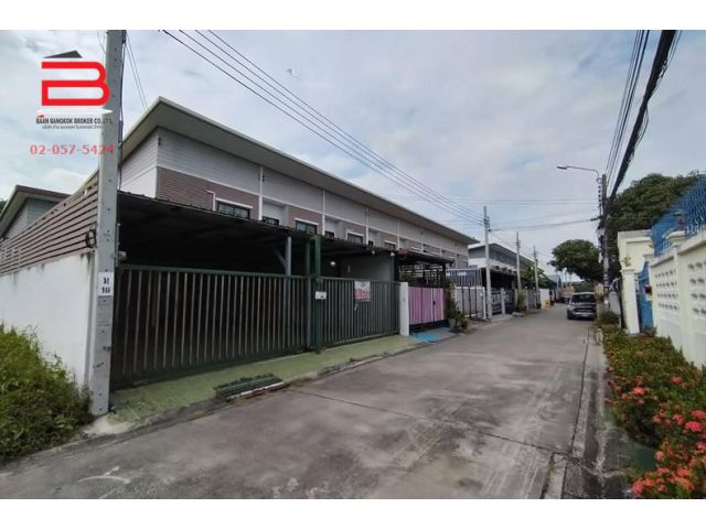 ทาวน์เฮาส์ หลังมุม ซอยศรีสมาน 4 เนื้อที่ 56 ตรว. ถนนศรีสมาน อ.ปากเกร็ด จ.นนทบุรี