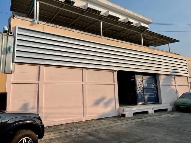 RK260ให้เช่าโกดัง 3 ชั้น  ระเบียงทั้ง 2 ชั้น มีลิฟต์ขนของ มีออฟฟิศ ห้องน้ำ รถใหญ่เข้าออกสะดวก พระราม 2 ซอยสะแกงาม27