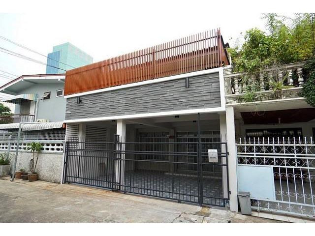 ให้เช่าทาวน์โฮม3ชั้นหมู่บ้านอยู่เจริญซอยรัชดา3ย่านรัชดา สุทธิสาร