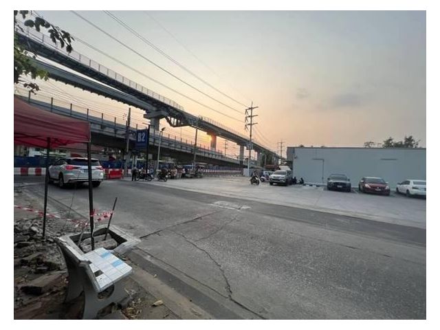 R624-059 ขายที่ดินติดถนน แจ้งวัฒนะ 4 เนื้อที่ 580 ตรว.แปลงมุม   ทำเลดี​ ที่สวยมาก  ขายถูกมาก ตรว ละ 2 แสนบาท​ โอกาส​ดีขอ
