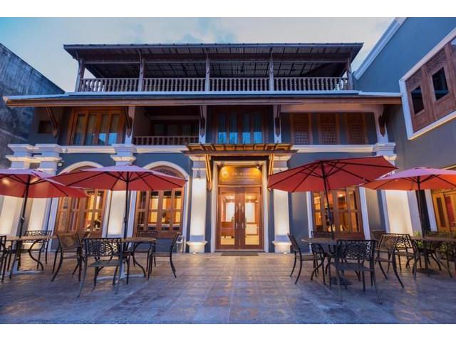 ขายโรงแรมสี่ดาว หน้าประตูท่าแพ เชียงใหม่  สไตล์ล้านนา ตกแต่งสวย ท