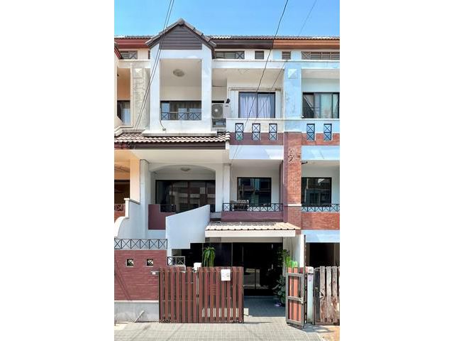 ขายบ้านทาวน์โฮม 3.5 ชั้น 3.79 ลบ. หมู่บ้านธนกาญจน์ ซอย 3 บางใหญ่