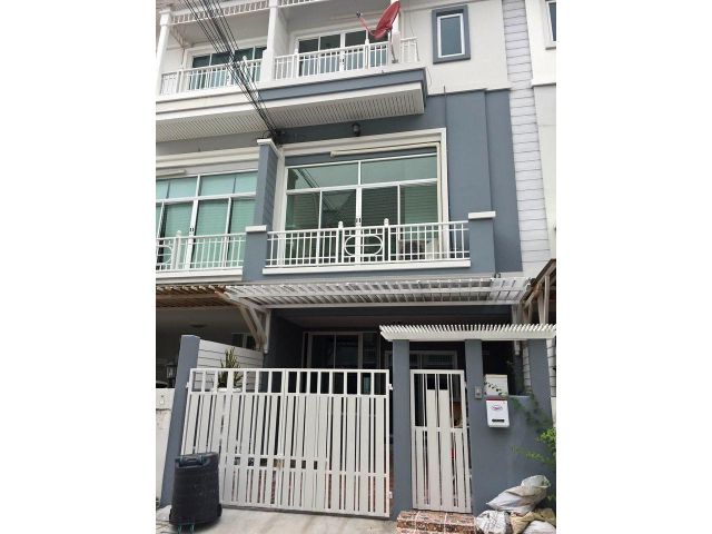 บ้านให้เช่า ทาวน์โฮม 3ชั้น หมู่บ้านเดอะ เมทโทร พระราม9 (มอเตอร์เว