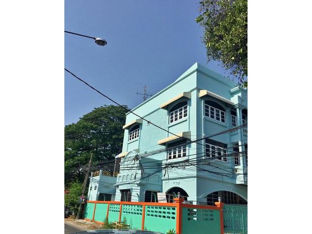 ให้เช่าทาวโฮม 3 ชั้น หลังมุม ซอยรัชดา 36 ใกล้รถไฟฟ้า MRT ลาดพร้าว