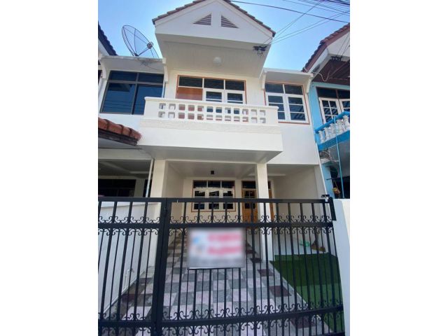 ขายบ้านทาวเฮาส์ในเมืองศรีราชา ซอยวังหิน ใกล้เซ็นทรัล ปรับปรุงใหม่