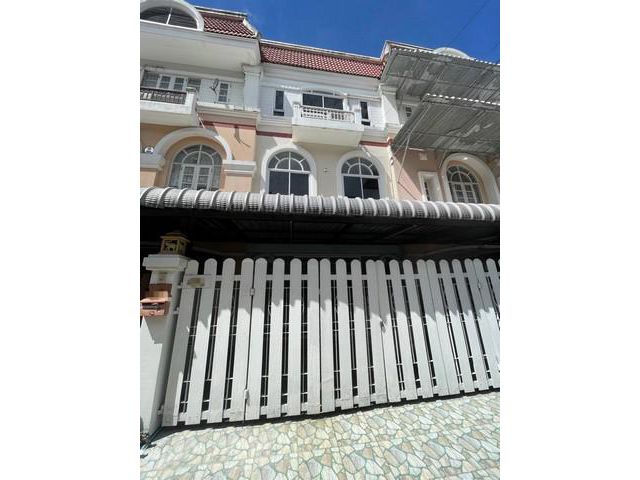 ขายทาวน์โฮม 3 ชั้น หมู่บ้านรีสอร์ทต้าร์ ถ.วัชรพล