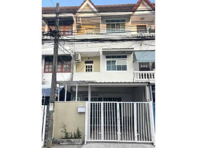 ให้เช่าทาวน์โฮม3ชั้น  หมู่บ้านเสรีอ่อนนุช 70/1 ย่านพัฒนาการ ประเว