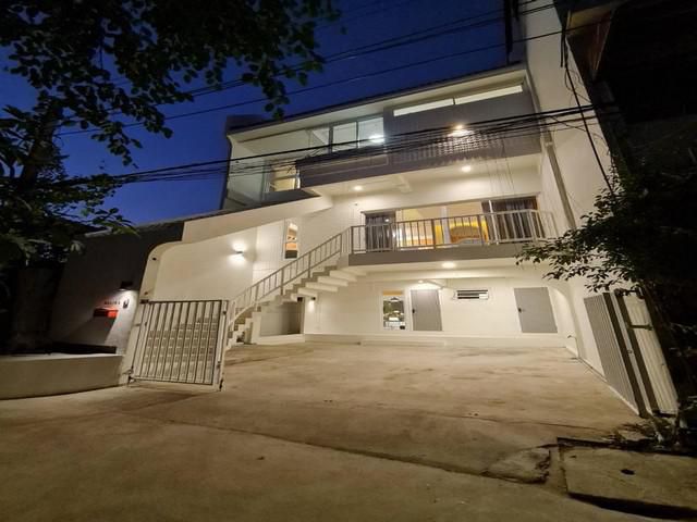 PDD02 ให้เช่าทาวน์โฮม 3 ชั้น สุขุมวิท71 ซอยปรีดีพนมยงค์42 ใกล้แยกคลองตัน หลังมุม 4 ห้องนอน ตกแต่งสวยพร้อมอยู่ เดินทางสะด