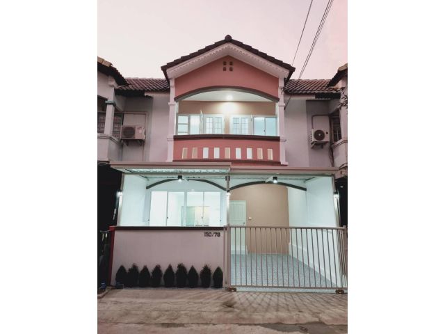 ทาวน์เฮ้าส์ 2 ชั้น  ถนนเมน บ้านสวยเล่นระดับ   หมู่บ้านธนกร-ถนนจันทร์ทองเอี่ยม  ตลาดบางบัวทอง-รถไฟฟ้าสายสีม่วงแยกบางพลู