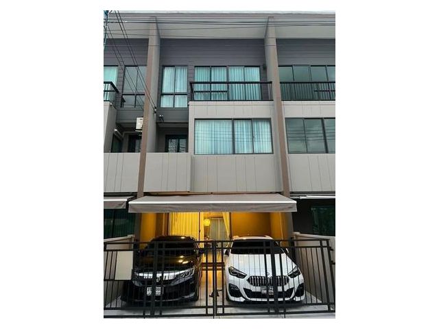 ขายทาวน์โฮม 3 ชั้น 17 ตร.วา เฟอร์ครบ เหมาะทำ HomeOffice บ้านกลางเมือง รามอินทรา83 Station ใกล้รพ.สินแพทย์ (ADT992)