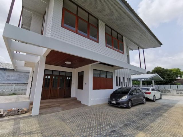 ให้เช่าบ้านเดี่ยว 2 ชั้นซอยแบริ่ง 30/8 ที่ดินขนาด 196 ตร.วา