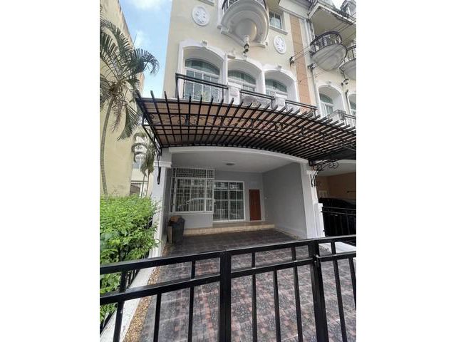 ให้เช่าทาวน์โฮม 3 ชั้น โครงการเดอะเมทโทร พระราม9