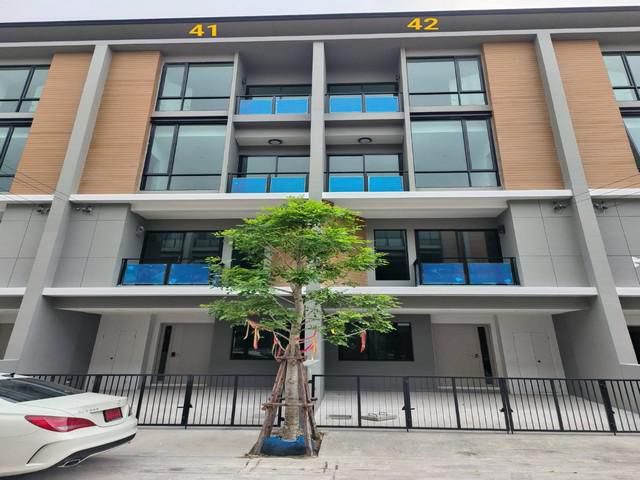 P97 ให้เช่าโฮม ออฟฟิศ 3.5 ชั้น พรีเมียม เพลส พหลโยธิน-รามอินทรา Premium Place Phaholyothin-Ramintra บ้านเปล่า