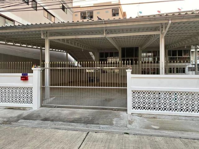 ให้เช่าบ้าน 100 ตรว. ลาดพร้าว 29 จอดรถได้หลายคัน ใกล้ MRT ลาดพร้