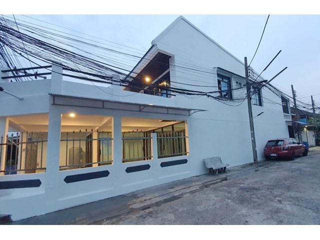MRTศรีอุดม นานาชาติเวลล์ส เซ็นทรัล บางนา ให้เช่าด่วนบ้านแฝดหัวมุม