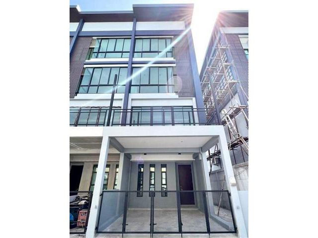 ขายโฮมออฟฟิศ 4 ชั้น เพดานสูง MetroLife ซอยลาดพร้าว 91 เขตวังทองหล