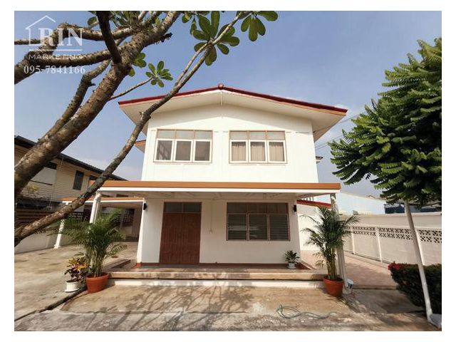 ขายถูก บ้านเดี่ยว 2ชั้น  94 ตรว. 4นอน 4น้ำ รีโนเวทใหม่ สไตล์มินิมอล แต่พื้นที่ใช้สอยใหญ่มาก 200ตรม. ไฟฟ้า