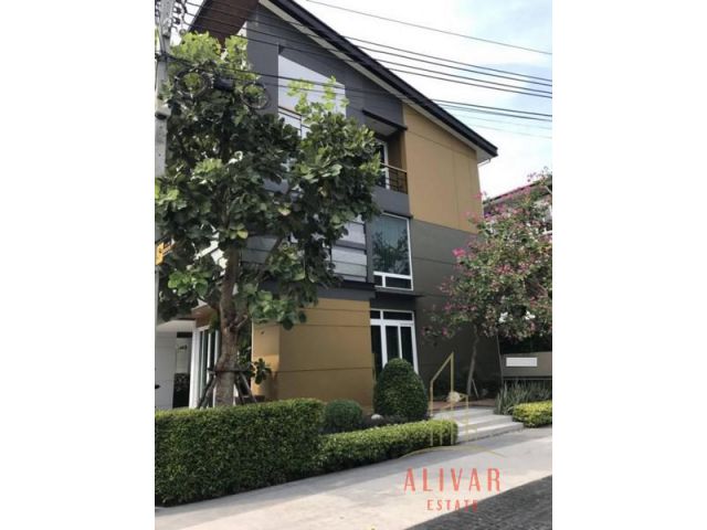3-storey Detached House in compound Ladprao-Ratchada
