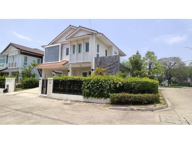 บ้านมัณฑนา บางนา กม.13  บ้านหลังมุม ต่อเติมทั้งหลังสไตล์โมเดิร์น