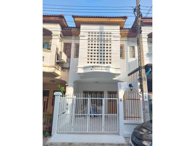 ทาวน์เฮ้าส์ 2 ชั้น บ้านสไตล์มินิคาเฟ่ มินิมอล ราคาน่ารัก หมู่บ้านศิริวรรณ-ชวนชม บางบัวทอง