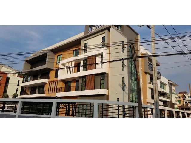 ให้เช่าอาคารสำนักงาน 4ชั้น ถนนลาดพร้าว101 มีลิฟต์พร้อมใช้งาน