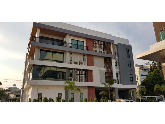 ให้เช่าสำนักงาน 4 ชั้น 2,000 ตร.ม.ลาดพร้าว101 ใกล้ BTSลาดพร้าว101