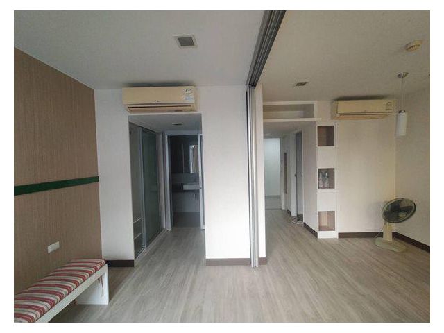 ขายด่วน Condo The Colory Vivid ใกล้ MRT ห้วยขวาง 1 ห้องนอน 2 ห้องน้ำ รีโนเวทใหม่ โทร 089-825-0213