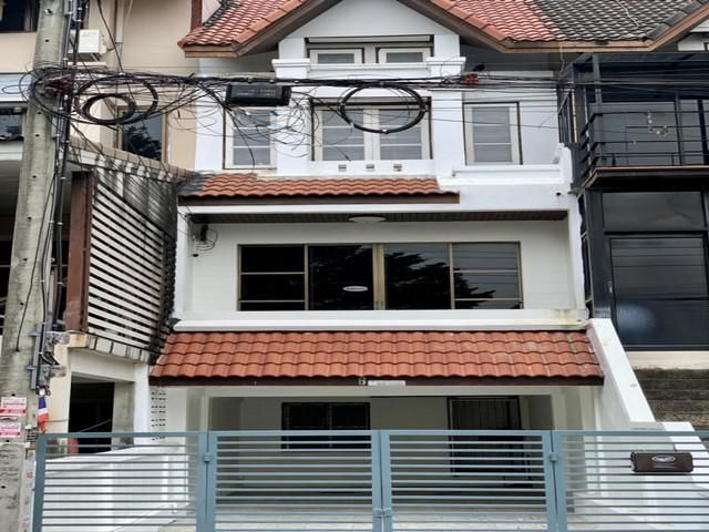 P103 ให้เช่าทาวน์เฮ้าส์ 4 ชั้น สุคนธสวัสดิ์ 4 ลาดพร้าว 71 เขตลาดพร้าว บ้านเปล่า จดทะเบียนได้