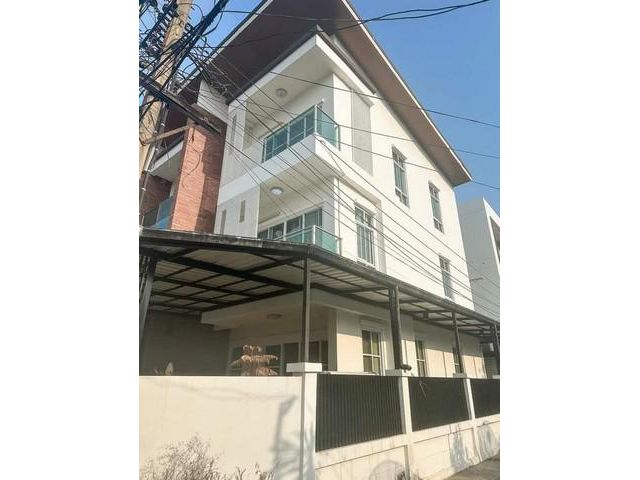 ขาย ทาวน์โฮม 3 ชั้น สไตล์มินิมอล ซอยสังคมสงเคราะห์ 11 ลาดพร้าว 71