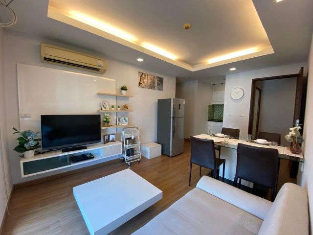 Thru Thonglor for rent and sell 2 bedrooms 2 bathrooms 62.4 sqm. rental 25,000 baht/month selling at 7.2 mil baht