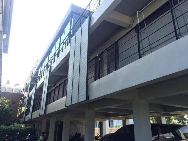 ขายบ้าน 3 ชั้น 396 ตรว ออกแบบเป็น home office เฉลิมพระเกียรติ ร.9