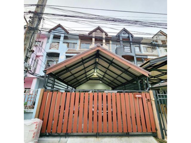 เล่นระดับ MRTรามอินทรา 40  จดทะเบียนได้ ให้เช่าทาวน์เฮาส์ 3 ชั้น