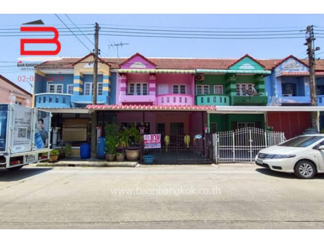 ทาวน์เฮาส์ หมู่บ้าน คัทลียา เนื้อที่ 20.8 ตรว. ถนนลำลูกกา อ.ลำลูกกา จ.ปทุมธานี