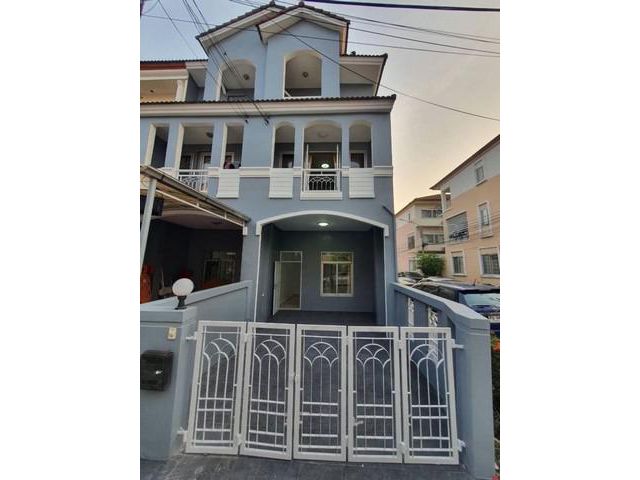 ให้เช่า ทาวน์เฮ้าส์ 3 ชั้นหลังมุม The Balcony Home เฉลิมพระเกียรต