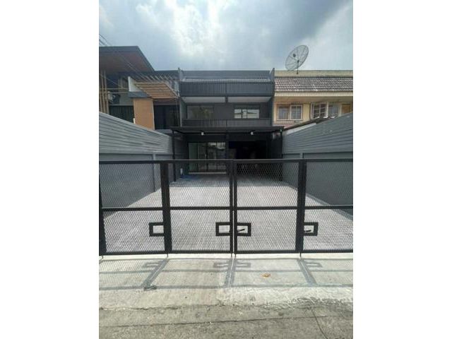 BS05-007  ขายทาวน์เฮาส์ 2 ชั้น ซอยลาดพร้าว122