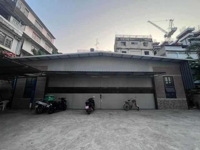 ให้เช่าโกดังพร้อมออฟฟิศ พื้นที่ใช้สอย 450 ตรม. ใกล้เดอะมอลล์บางกะ