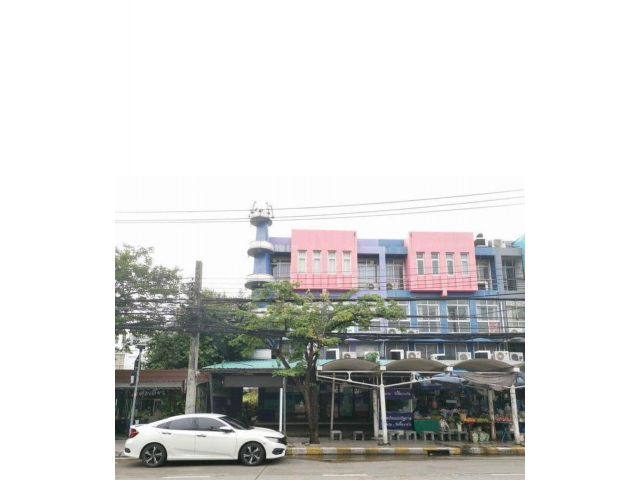 ให้เช่าตึกแถวย่านลาดพร้าว บางกะปิ3.5 ชั้น 2 คูหา ทะลุกัน ริมถนนลา
