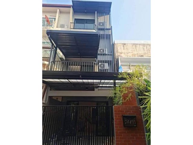 ให้เช่าทาวเฮาส์ 4 ชั้น ย่านสุขุมวิท ทองหล่อ เอกมัย ใกล้ BTS เอกมั