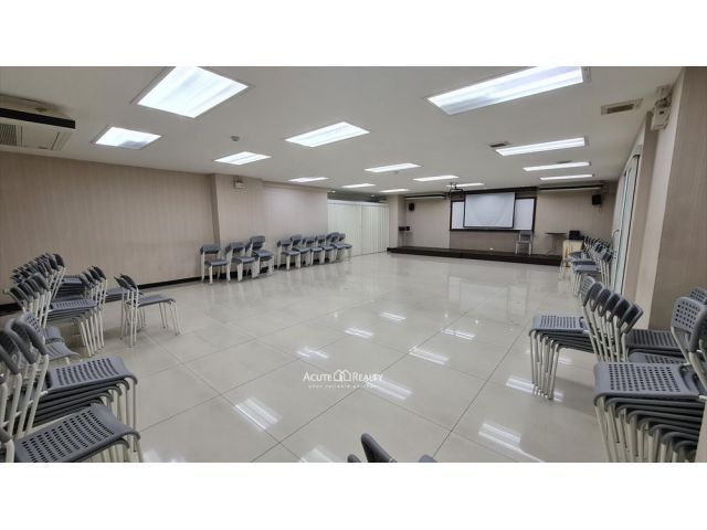 ออฟฟิศให้เช่า ตึก อรกานต์ ชิดลม ห้องใหญ่ 700 ตร.ม.
