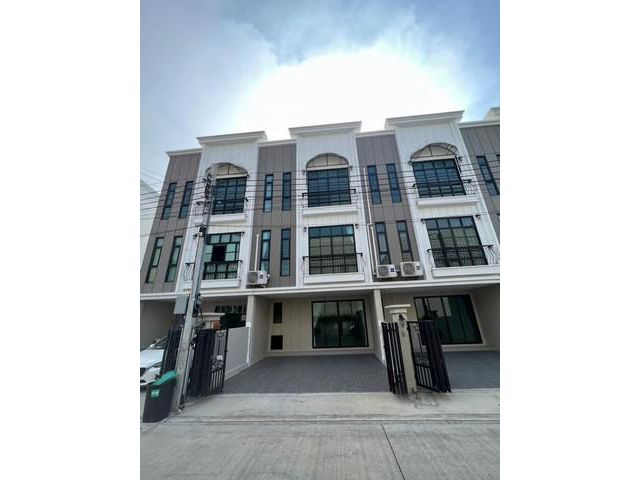 ขายทาวน์โฮม 3 ชั้น อิเธอร์นิตี้ ทาวน์ พริมโรส วัชรพล สุขาภิบาล5