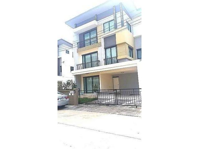 ให้เช่าบ้าน 3 ชั้น 5 นอน โกลเด้น เพรสทีท วัชรพล-สุขาภิบาล 5 พร้อม