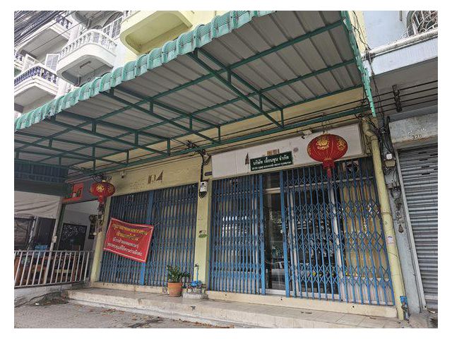 ขายตึกอาคารพานิชย์ 2คูหา ทำเลทอง ติดริมถนนใจกลางอุดมสุข เหมาะสำหรับใช้เป็นสำนักงาน คลินิค ร้านค้าต่างๆ หรือที่อยู่อาศัยก